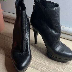 Wishbone high heeled bootie.